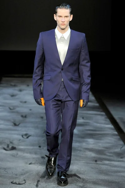 Look 12